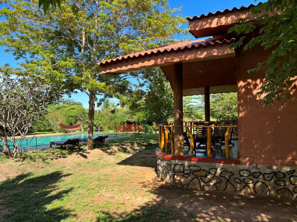 Yala Peace Cottages ทิซซามาฮารามา ภายนอก รูปภาพ