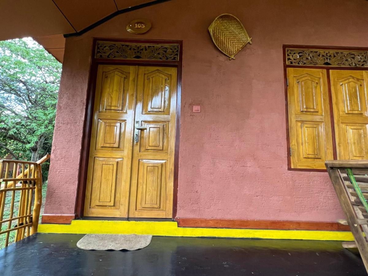 Yala Peace Cottages ทิซซามาฮารามา ภายนอก รูปภาพ