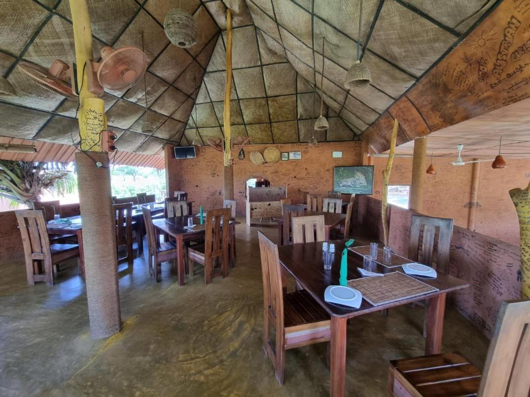 Yala Peace Cottages ทิซซามาฮารามา ภายนอก รูปภาพ