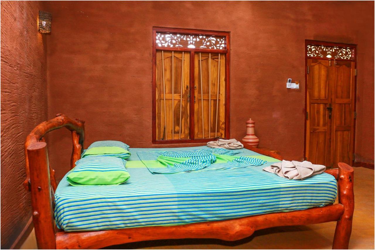 Yala Peace Cottages ทิซซามาฮารามา ภายนอก รูปภาพ